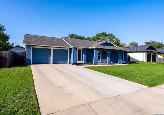 Photo 4 of Sale Pending at 6715 Oak Lake Dr, San Antonio, TX 78244 | MLS# 2022709 | Listing updated on 2026-10-26