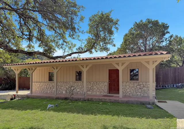 Photo 1 of Single family home for sale at 789 Barbara Dr, Canyon Lake, TX 78133 | MLS# 2022987 | Listing updated on 2026-10-22