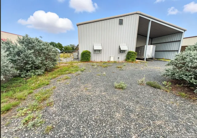 Single family home for sale at 214 Star Ln, Pipe Creek, TX 78063 | MLS# 2023677