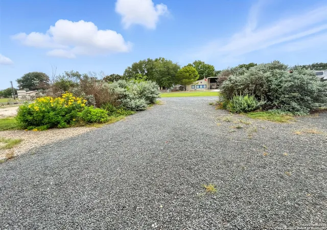 Photo 2 of Single family home for sale at 214 Star Ln, Pipe Creek, TX 78063 | MLS# 2023677 | Listing updated on 2026-10-25