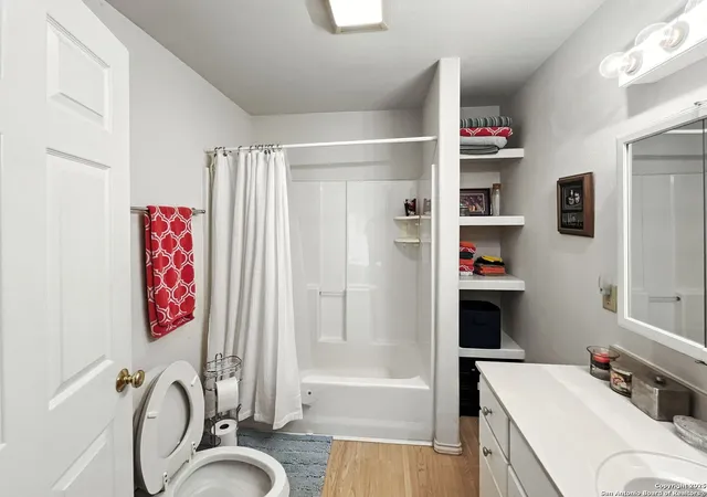 Photo 4 of Single family home for sale at 214 Star Ln, Pipe Creek, TX 78063 | MLS# 2023677 | Listing updated on 2026-10-25