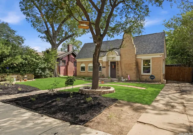 Single family home for sale at 2024 W Summit Ave, San Antonio, TX 78201 | MLS# 2023836