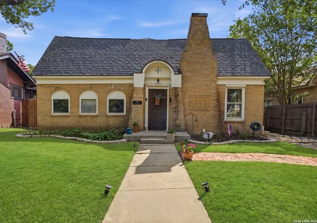 Photo 3 of Single family home for sale at 2024 W Summit Ave, San Antonio, TX 78201 | MLS# 2023836 | Listing updated on 2026-10-29