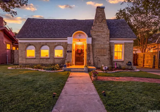 Photo 4 of Single family home for sale at 2024 W Summit Ave, San Antonio, TX 78201 | MLS# 2023836 | Listing updated on 2026-10-29