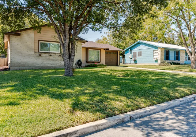 Photo 3 of Single family home for sale at 915 Horseshoe Trl, Universal City, TX 78148 | MLS# 2023910 | Listing updated on 2026-10-27