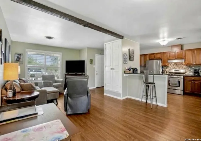 Photo 4 of Single family home for sale at 915 Horseshoe Trl, Universal City, TX 78148 | MLS# 2023910 | Listing updated on 2026-10-27