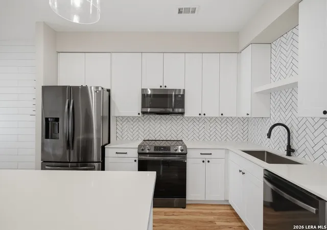 Listing Photo 4 - Condo for sale in building located at 1208 N Academy, New Braunfels, TX 78130 - Unit #3204