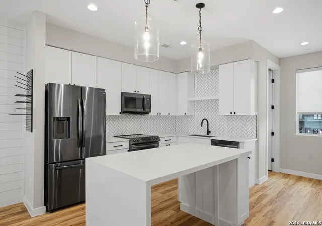 Listing Photo 5 - Condo for sale in building located at 1208 N Academy, New Braunfels, TX 78130 - Unit #3204