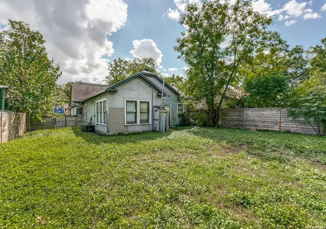 Photo 4 of Single family home for sale at 523 E Magnolia Ave, San Antonio, TX 78212 | MLS# 2023980 | Listing updated on 2026-10-26