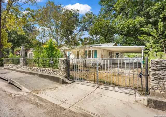 Photo 2 of Single family home for sale at 127 Linda Lou Dr, San Antonio, TX 78223 | MLS# 2023981 | Listing updated on 2026-10-21