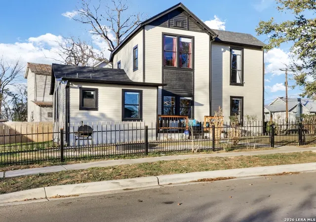 Photo 1 of Single family home for sale at 1003 N Hackberry St, San Antonio, TX 78202 | MLS# 2023987 | Listing updated on 2026-10-26