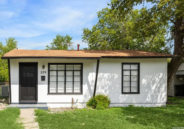 Photo 1 of Sale Pending at 229 Redrock Dr, San Antonio, TX 78213 | MLS# 2023989 | Listing updated on 2026-10-21