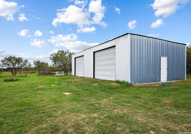 Photo 4 of Single family home for sale at 4320 County Rd 331, Floresville, TX 78114 | MLS# 2024342 | Listing updated on 2026-10-27