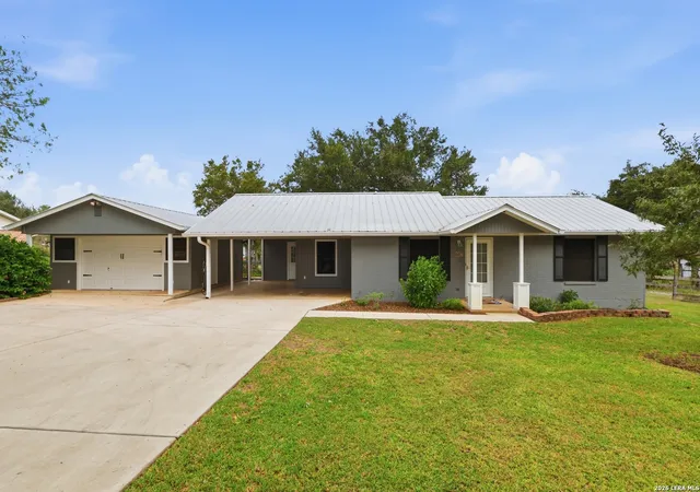 Single family home for sale at 667 Fm 2772, La Vernia, TX 78121 | MLS# 2024449