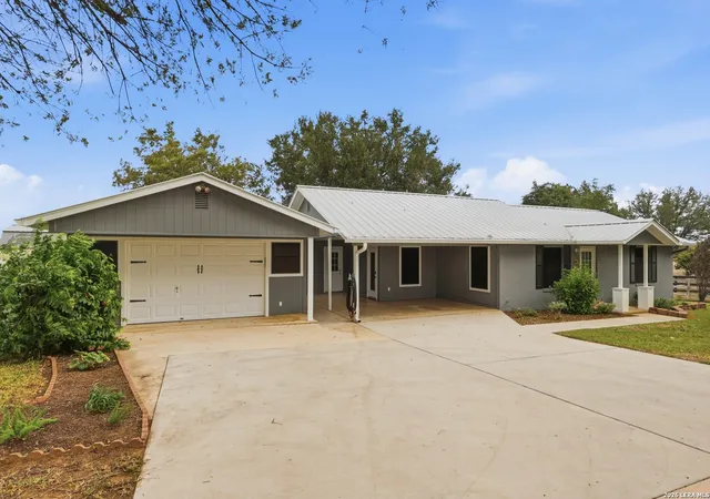 Photo 3 of Single family home for sale at 667 Fm 2772, La Vernia, TX 78121 | MLS# 2024449 | Listing updated on 2026-10-27