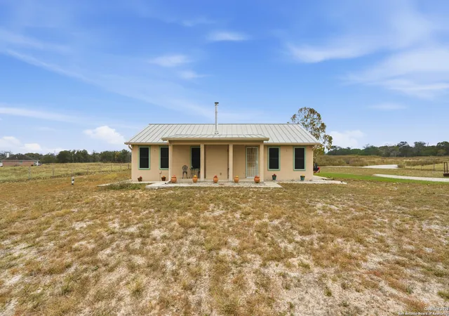 Photo 4 of Single family home for sale at 142 Chaparral, Floresville, TX 78114 | MLS# 2024883 | Listing updated on 2026-10-20