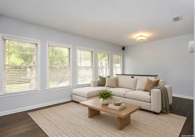 Photo 1 of Single family home for sale at 621 E Hackberry, Seguin, TX 78155 | MLS# 2024995 | Listing updated on 2026-10-21