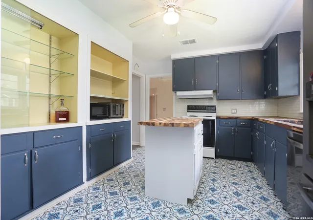 Photo 4 of Single family home for sale at 621 E Hackberry, Seguin, TX 78155 | MLS# 2024995 | Listing updated on 2026-10-21