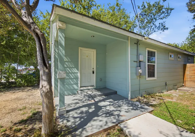 Single family home for sale at 1809 W Southcross, San Antonio, TX 78211 | MLS# 2025035