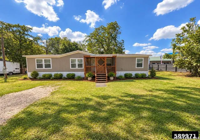 Photo 1 of Single family home for sale at 105 E Newman St, Cuero, TX 77954 | MLS# 2025050 | Listing updated on 2026-10-21