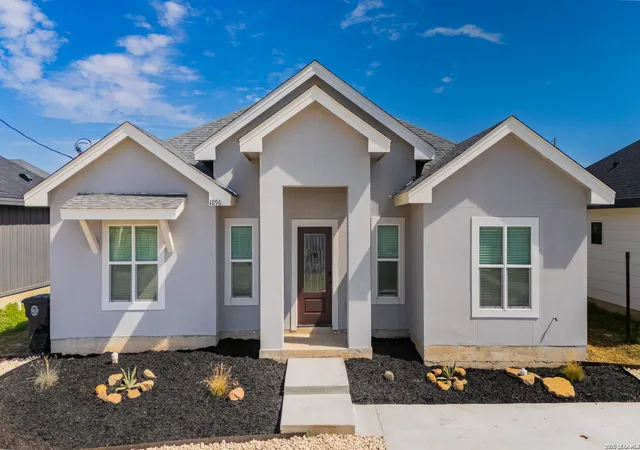 Photo 1 of Single family home for sale at 1096 Colon Ln, Eagle Pass, TX 78852 | MLS# 2025060 | Listing updated on 2026-10-25