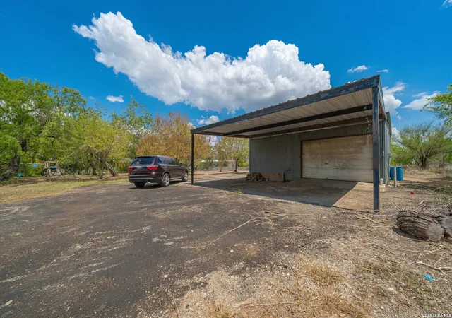 Photo 2 of Single family home for sale at 12498 S US Hwy 181, San Antonio, TX 78223 | MLS# 2025096 | Listing updated on 2026-10-21