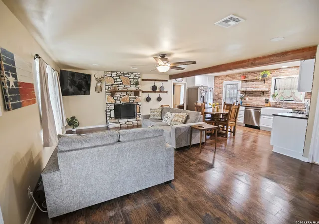 Photo 2 of Single family home for sale at 277 W Bear Springs Rd, Pipe Creek, TX 78063 | MLS# 2025121 | Listing updated on 2026-10-21