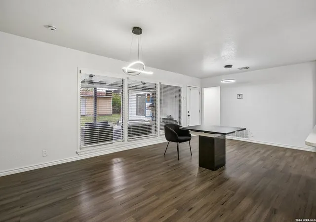 Photo 1 of Single family home for sale at 318 Hillwood Dr, San Antonio, TX 78213 | MLS# 2025153 | Listing updated on 2026-10-21