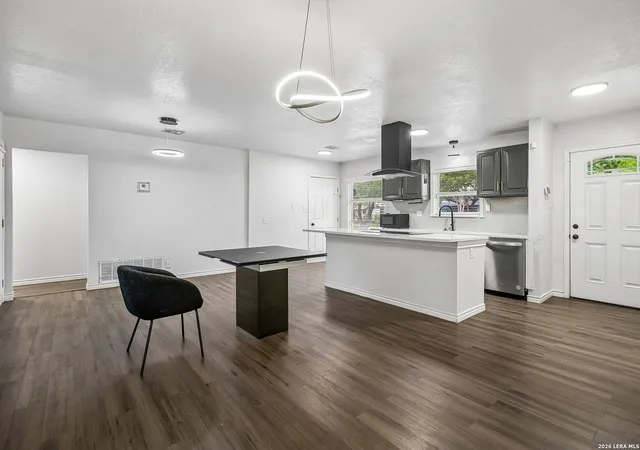 Photo 2 of Single family home for sale at 318 Hillwood Dr, San Antonio, TX 78213 | MLS# 2025153 | Listing updated on 2026-10-21