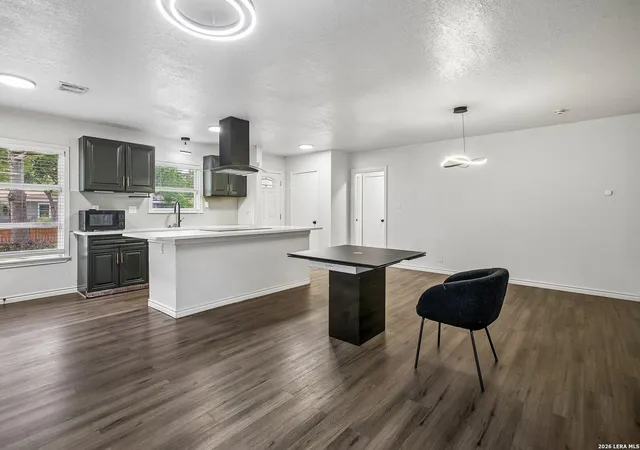 Photo 3 of Single family home for sale at 318 Hillwood Dr, San Antonio, TX 78213 | MLS# 2025153 | Listing updated on 2026-10-21