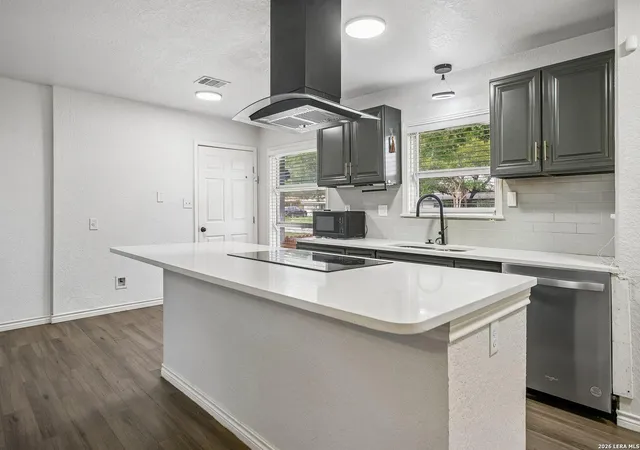 Photo 4 of Single family home for sale at 318 Hillwood Dr, San Antonio, TX 78213 | MLS# 2025153 | Listing updated on 2026-10-21