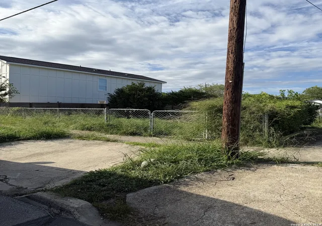 Photo 2 of Land for sale at 809 Indiana St, San Antonio, TX 78210 | MLS# 2025157 | Listing updated on 2026-10-24