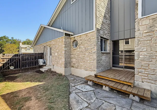 Photo 4 of Single family home for sale at 2810 Rocky Oak St, San Antonio, TX 78232 | MLS# 2025166 | Listing updated on 2026-10-22