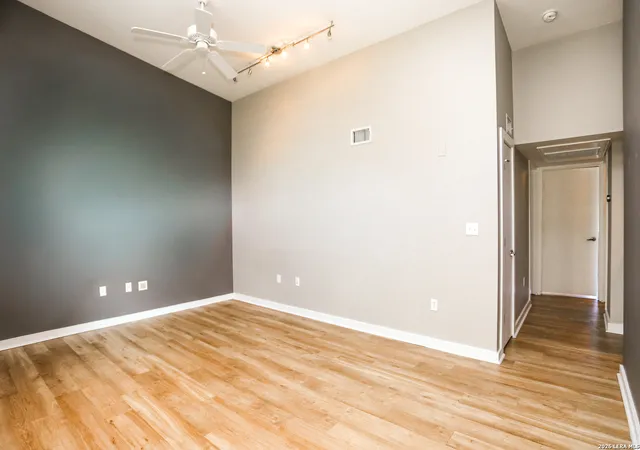 Listing Photo 5 - Condo for sale in building located at 2200 Dickson, Austin, TX 78704 - Unit #224