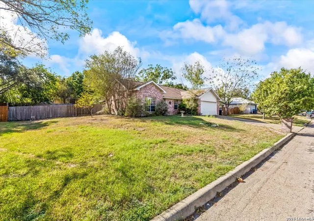 Photo 2 of Single family home for sale at 104 River Mdw, Castroville, TX 78009 | MLS# 2025195 | Listing updated on 2026-10-21