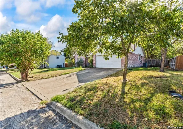 Photo 3 of Single family home for sale at 104 River Mdw, Castroville, TX 78009 | MLS# 2025195 | Listing updated on 2026-10-21