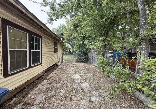 Photo 4 of Single family home for sale at 458 E Young, San Antonio, TX 78214 | MLS# 2025205 | Listing updated on 2026-10-21