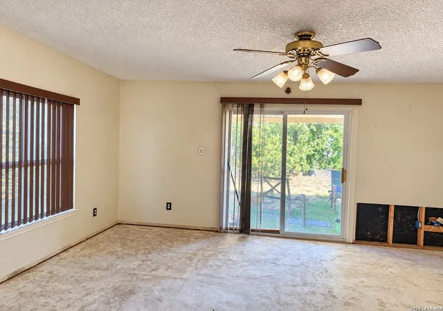 Photo 4 of Sale Pending at 7927 Flower Trl, San Antonio, TX 78244 | MLS# 2025238 | Listing updated on 2026-10-23