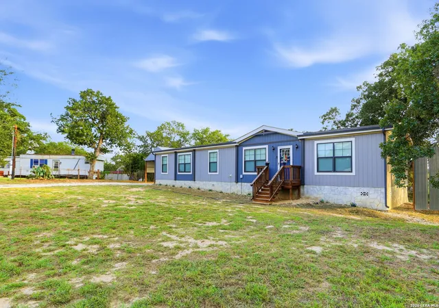 Photo 2 of Single family home for sale at 256 Creeks End, Floresville, TX 78114 | MLS# 2025241 | Listing updated on 2026-10-22