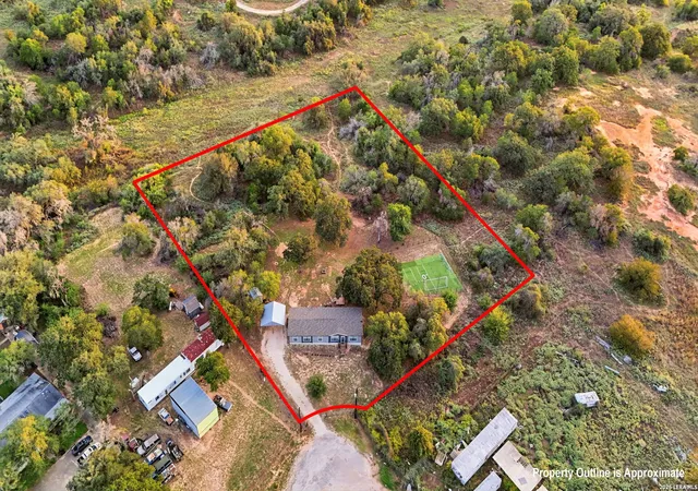 Photo 3 of Single family home for sale at 256 Creeks End, Floresville, TX 78114 | MLS# 2025241 | Listing updated on 2026-10-22
