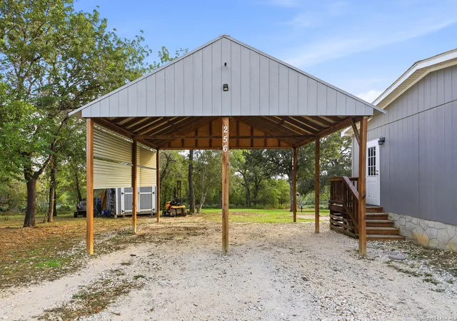 Photo 4 of Single family home for sale at 256 Creeks End, Floresville, TX 78114 | MLS# 2025241 | Listing updated on 2026-10-22