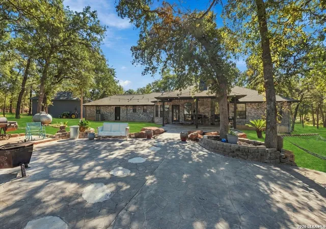 Photo 3 of Single family home for sale at 202 Oak Bnd Dr, La Vernia, TX 78121 | MLS# 2025256 | Listing updated on 2026-10-22