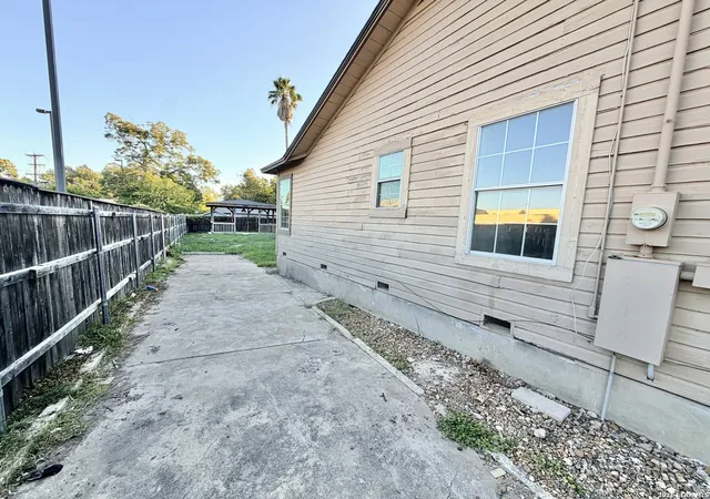 Photo 2 of Single family home for sale at 2012 Fresno, San Antonio, TX 78201 | MLS# 2025278 | Listing updated on 2026-10-27