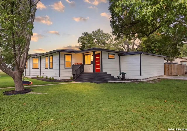 Photo 1 of Single family home for sale at 275 E Fair Oaks Pl, San Antonio, TX 78209 | MLS# 2025299 | Listing updated on 2026-10-23