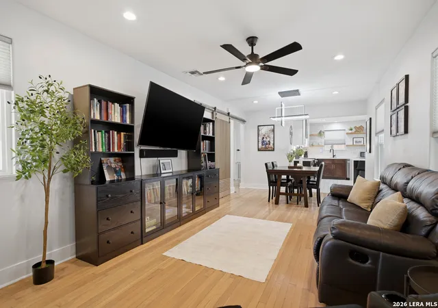 Photo 4 of Single family home for sale at 275 E Fair Oaks Pl, San Antonio, TX 78209 | MLS# 2025299 | Listing updated on 2026-10-23