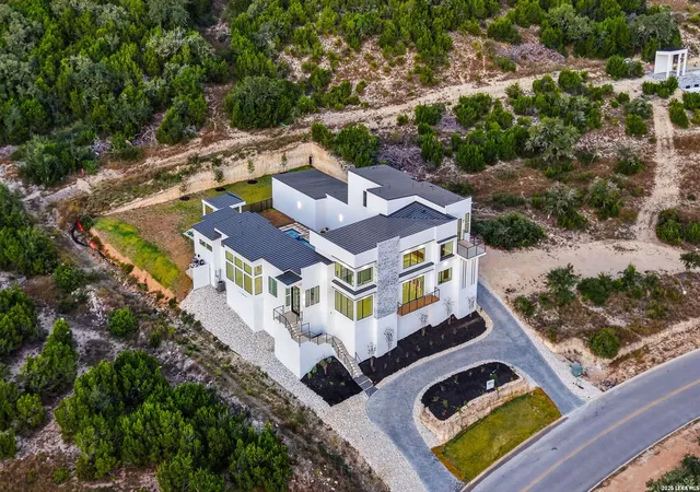 Photo 3 of Mansion for sale at 10712 Kendall Cyn, San Antonio, TX 78255 | MLS# 2025614 | Listing updated on 2026-10-27