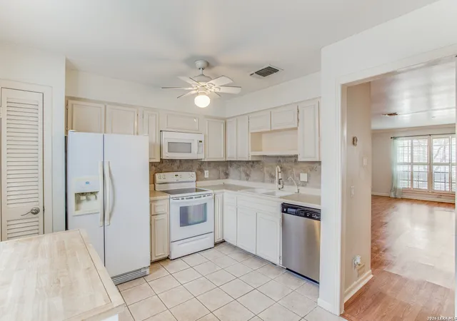 Photo 1 of Condo for sale at 165 W Rampart #1203, San Antonio, TX 78216 | MLS# 2025644 | Listing updated on 2026-10-23