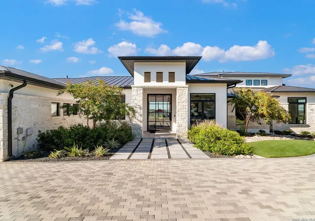 Photo 4 of Single family home for sale at 10702 Nina Ridge, San Antonio, TX 78255 | MLS# 2025669 | Listing updated on 2026-10-23