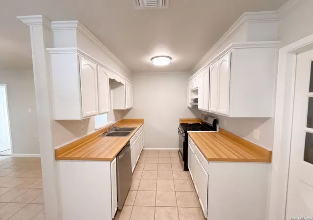 Photo 1 of Single family home for sale at 403 Samuel Dr, San Antonio, TX 78227 | MLS# 2025679 | Listing updated on 2026-10-23