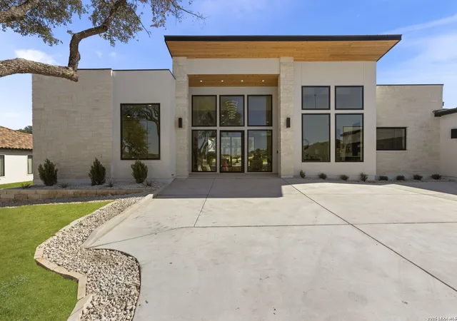 Photo 1 of Single family home for sale at 10214 Kendall Cyn, San Antonio, TX 78255 | MLS# 2025701 | Listing updated on 2026-10-24